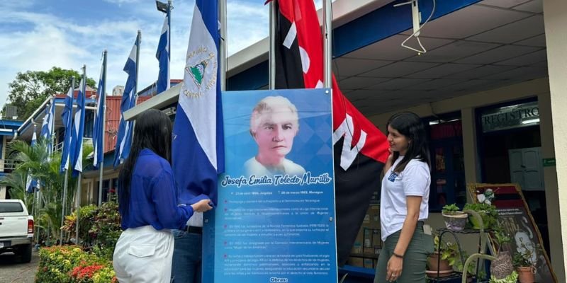 Educación técnica y tecnológica honra mes patrio