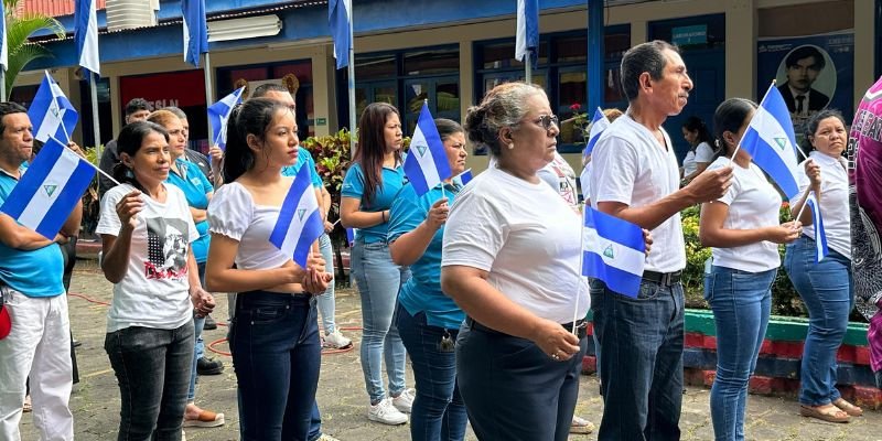 Educación técnica y tecnológica honra mes patrio