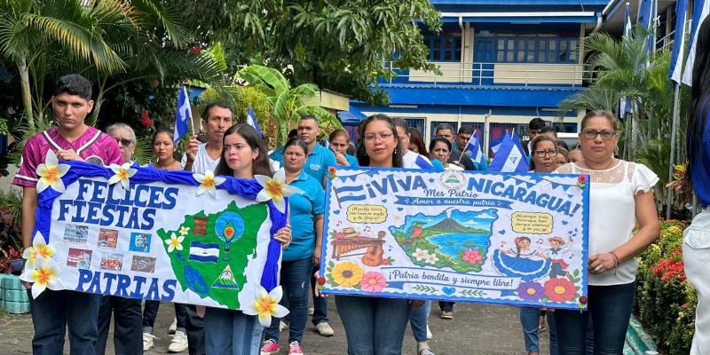 Educación técnica y tecnológica honra mes patrio