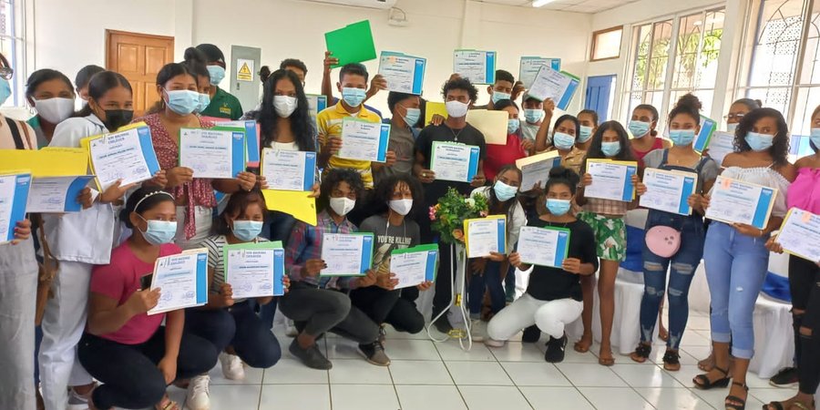 Concluye formación a protagonistas de la Costa Caribe Norte con entrega de certificados