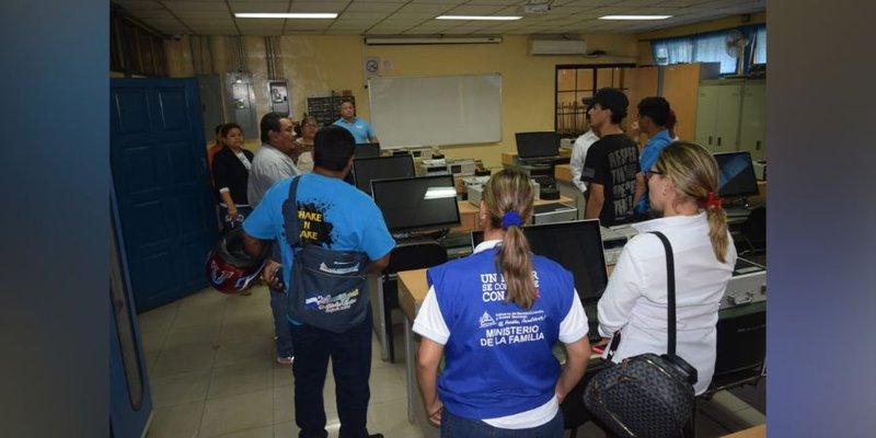 Emprendedores y Jóvenes Chinandeganos Recorrieron el Centro Tecnológico Padre Teodoro Kint