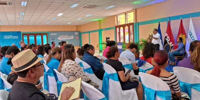 6,520 facilitadores y maestros populares se capacitan para dar inicio al Programa Luz y Verdad