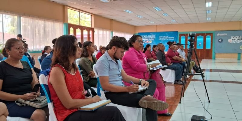 Encuentro Nacional de Capacitación a 6,520 facilitadores y maestros populares del Programa Luz y Verdad