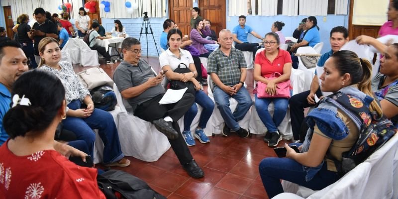 Maestros nicaragüenses protagonizan encuentros de innovación y creatividad pedagógica