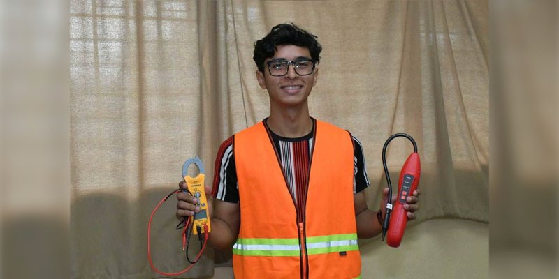 Entrega de Materiales y Equipos a Estudiantes  Técnicos en Refrigeración