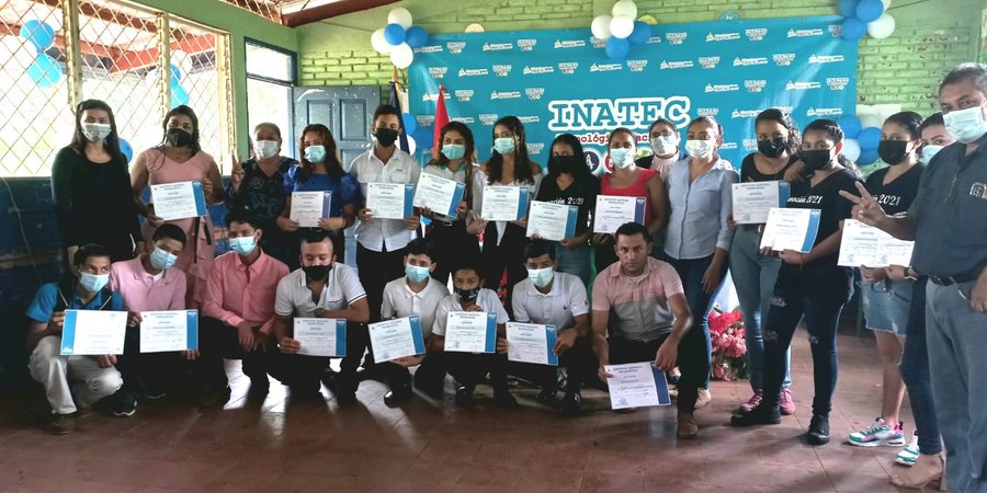 Comunidad Los Laureles, en Nueva Guinea, celebra entrega de certificados de capacitación
