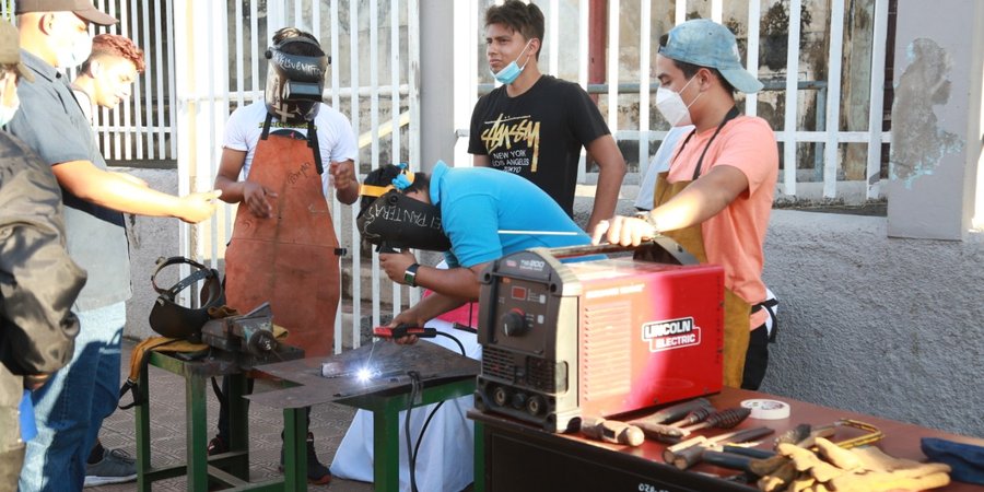 Caraceños celebran 14 años de Victorias Educativas