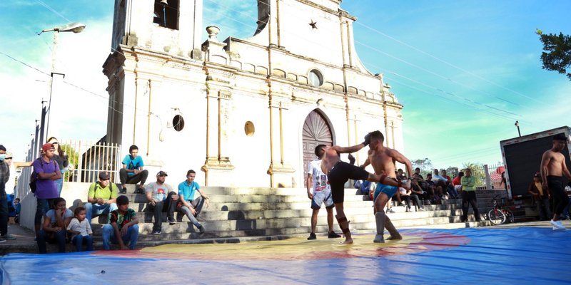 Caraceños celebran 14 años de Victorias Educativas