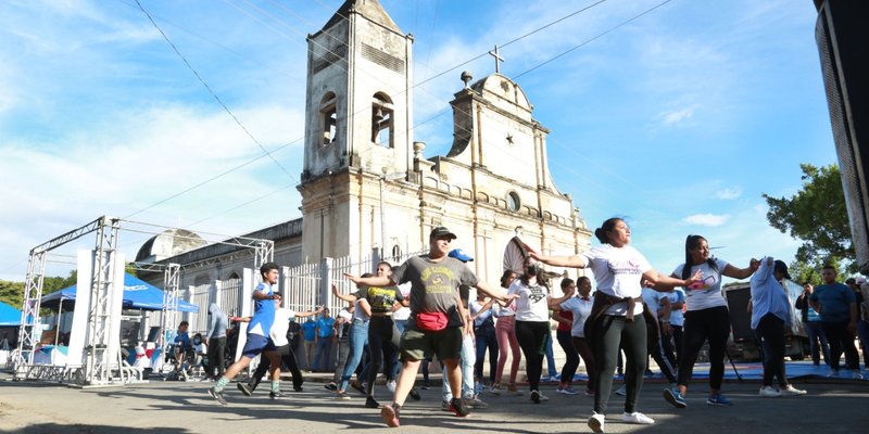 Caraceños celebran 14 años de Victorias Educativas