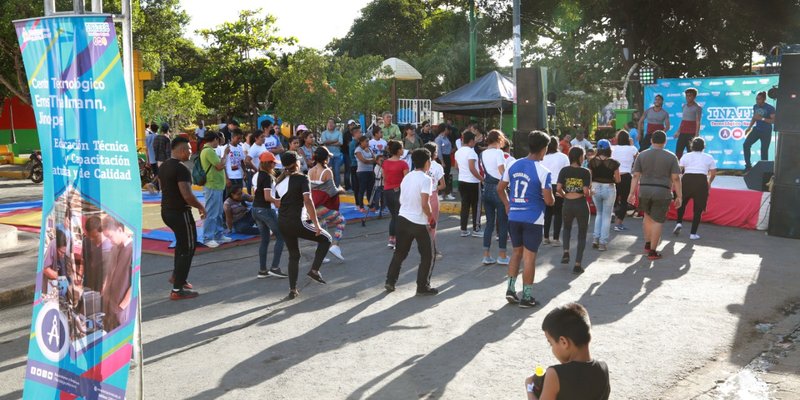 Caraceños celebran 14 años de Victorias Educativas