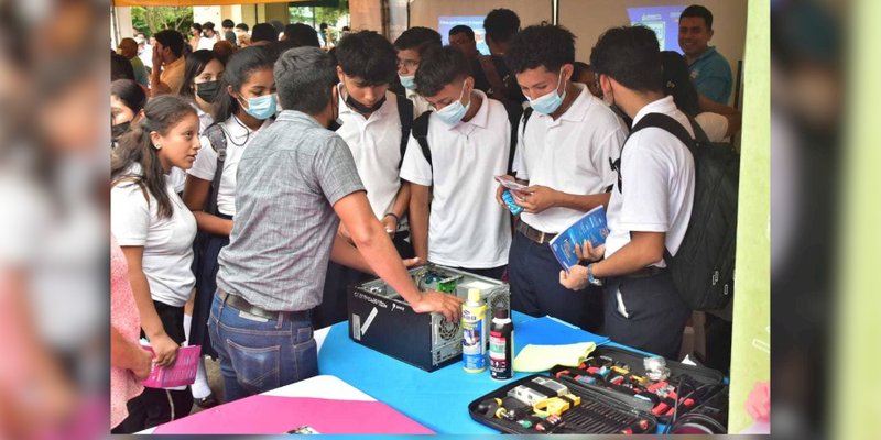 Centros Tecnológicos de León realizan festival promoviendo oferta formativa 2023