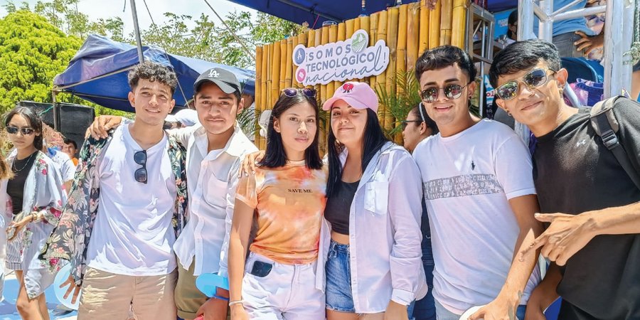Estudiantes técnicos dan la bienvenida a semana santa con un Festival de Verano