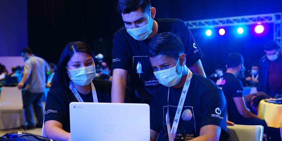 Mentes creativas avanzan con sus proyectos tecnológicos en el Festival Hackathon Nicaragua 2020