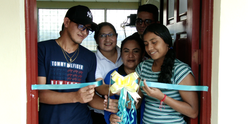 Nuevo Laboratorio de Computación para Estudiantes Técnicos de Nueva Guinea