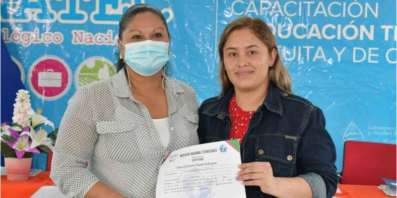 Docentes Mined celebran entrega de Certificados en el Centro Tecnológico en Ticuantepe