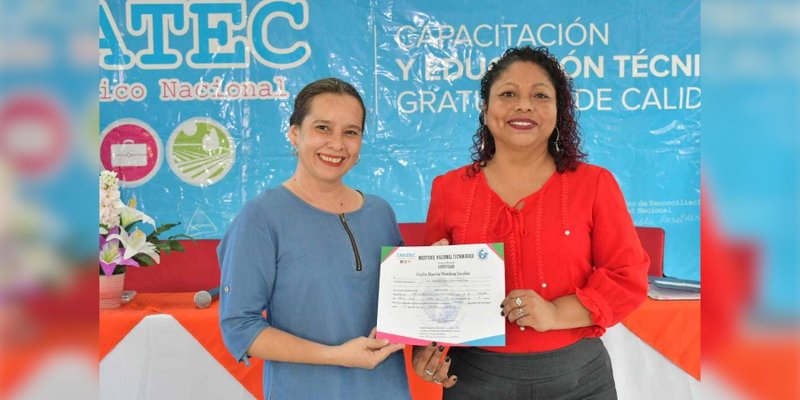 Docentes Mined celebran entrega de Certificados en el Centro Tecnológico en Ticuantepe