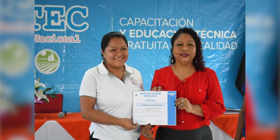 Docentes Mined celebran entrega de Certificados en el Centro Tecnológico en Ticuantepe