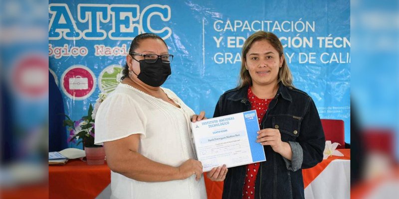 Docentes Mined celebran entrega de Certificados en el Centro Tecnológico en Ticuantepe