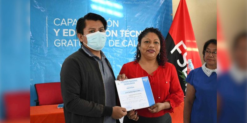 Docentes Mined celebran entrega de Certificados en el Centro Tecnológico en Ticuantepe