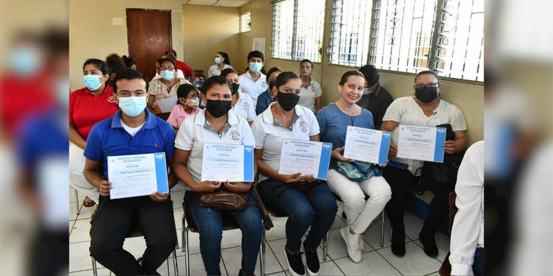 Docentes Mined celebran entrega de Certificados en el Centro Tecnológico en Ticuantepe
