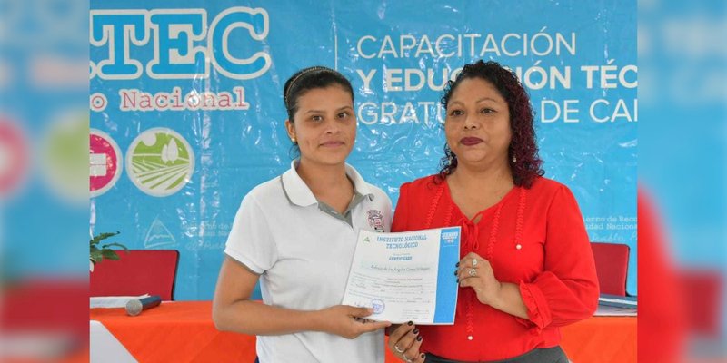 Docentes Mined celebran entrega de Certificados en el Centro Tecnológico en Ticuantepe