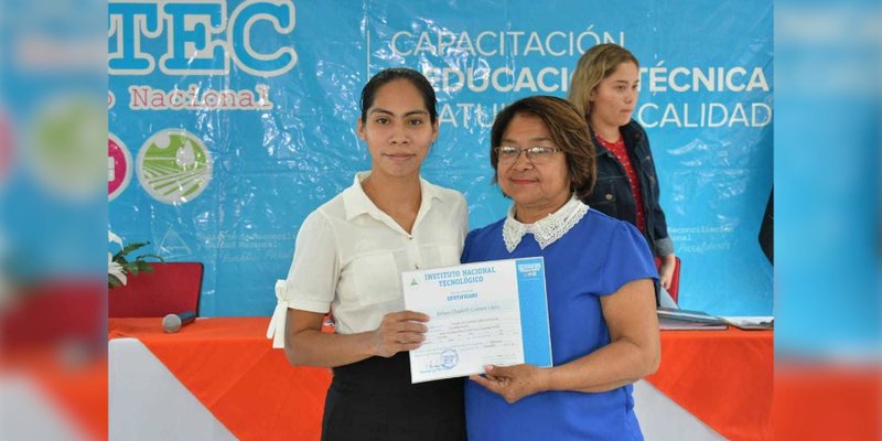 Docentes Mined celebran entrega de Certificados en el Centro Tecnológico en Ticuantepe