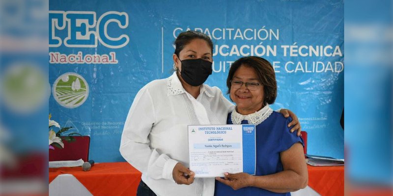 Docentes Mined celebran entrega de Certificados en el Centro Tecnológico en Ticuantepe