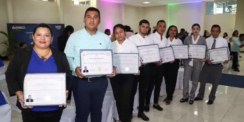 Celebran VI Graduación de Docentes e Instructores de la Educación Técnica