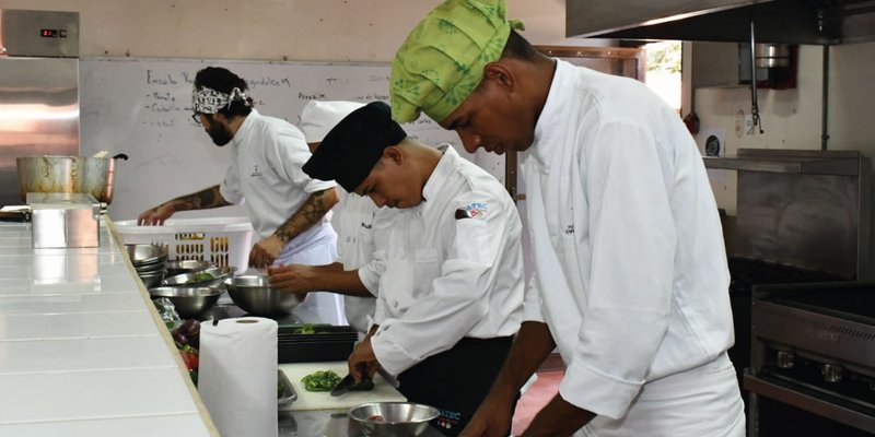 Docentes de Hotelería se especializan en Cocina Regional Brasileña