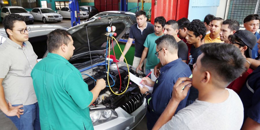 Estudiantes Técnicos aprenden en ambientes de paz
