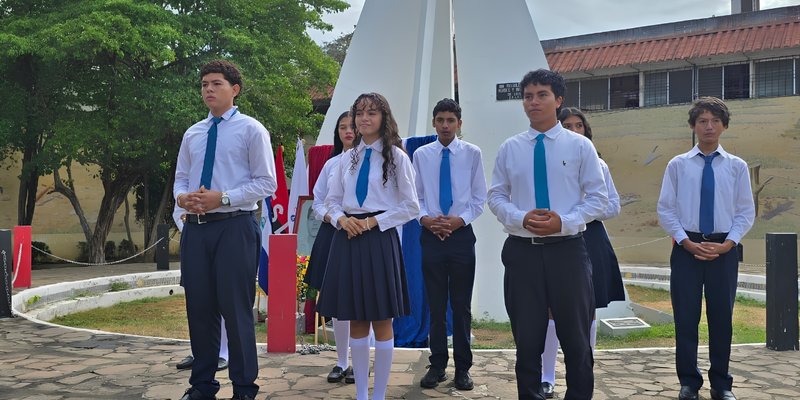 Comunidad Educativa Rinde Homenaje al Héroe Juan De Dios Muñoz Reyes en el Centro Tecnológico De León