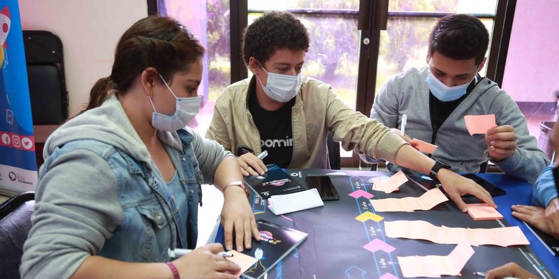 Innovación y Creatividad en los Ideathones Departamentales