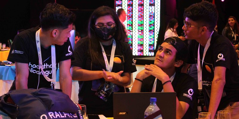 Mentes creativas se preparan para presentar sus proyectos tecnológicos en Hackathon 2020