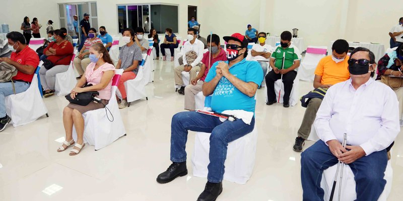 Personas con discapacidad visual finalizan cursos facilitados por INATEC