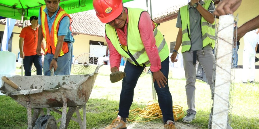 Rivenses presencian clase demostrativa sobre “Construcción segura”