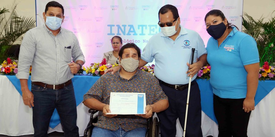 Ejemplo de vida: La doble discapacidad de Mir Joharaf no es obstáculo para estudiar