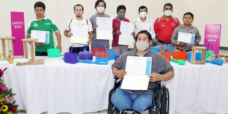 Ejemplo de vida: La doble discapacidad de Mir Joharaf no es obstáculo para estudiar