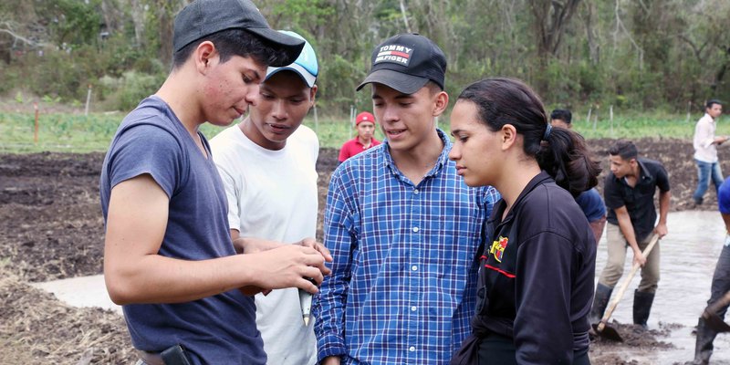 Crece el número de mujeres que estudian carreras agropecuarias