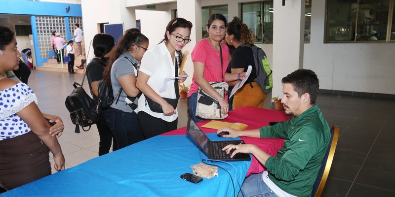 TECNacional - Familias nicaragüenses asisten a pre matricularse en carreras técnicas