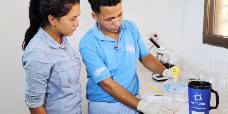 Entrega de herramientas e insumos para la producción
