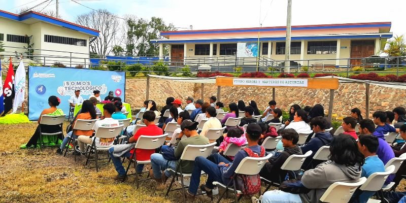 ¡Para un futuro mejor! Estudiantes Técnicos del Sector Agropecuario realizan actividades de amor a la Tierra