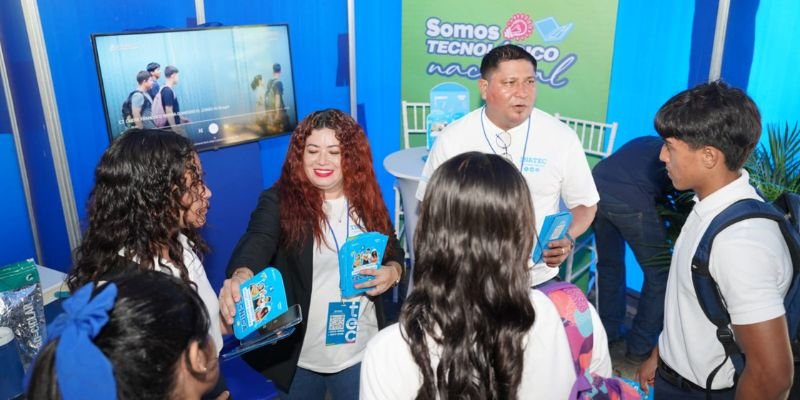 INNOVATEC 2025: Jóvenes técnicos  demuestran su talento e innovación