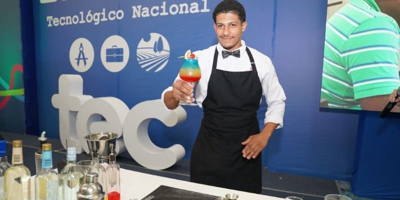 INNOVATEC 2025: Jóvenes técnicos  demuestran su talento e innovación