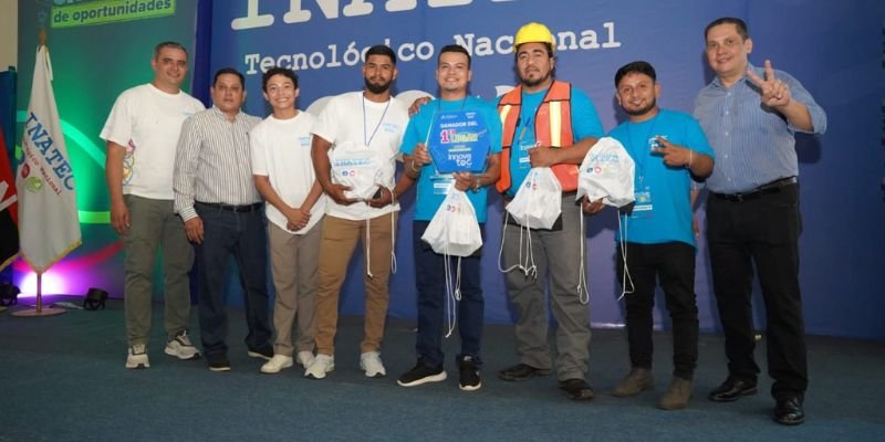 INNOVATEC 2025: Jóvenes técnicos  demuestran su talento e innovación