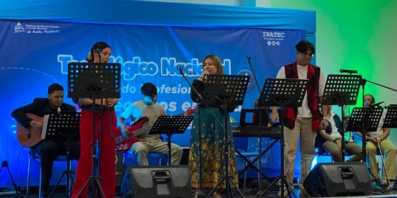 Jóvenes convierten su aprendizaje musical