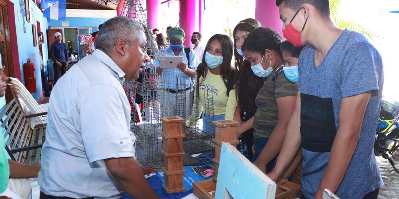 Estudiantes técnicos de León saludan gesta heroica de Rigoberto López