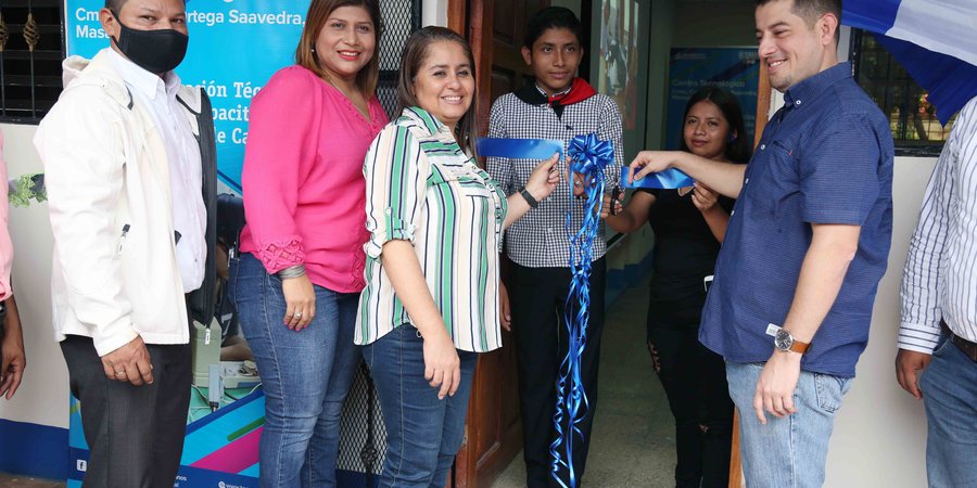 Estudiantes del Centro Tecnológico Camilo Ortega Saavedra con nuevo laboratorio de computación
