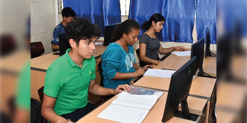 Centro Técnico de Chinandega inaugura 2 Laboratorios de Computación