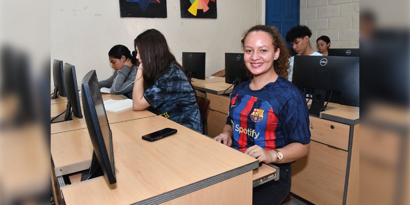 Centro Técnico de Chinandega inaugura 2 Laboratorios de Computación