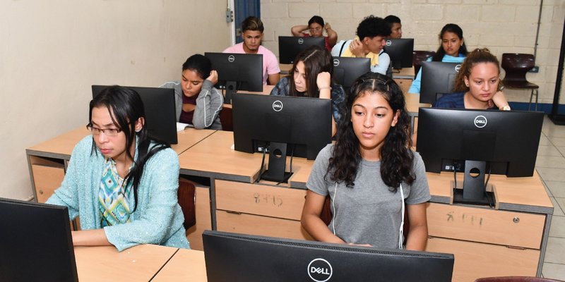 Centro Técnico de Chinandega inaugura 2 Laboratorios de Computación